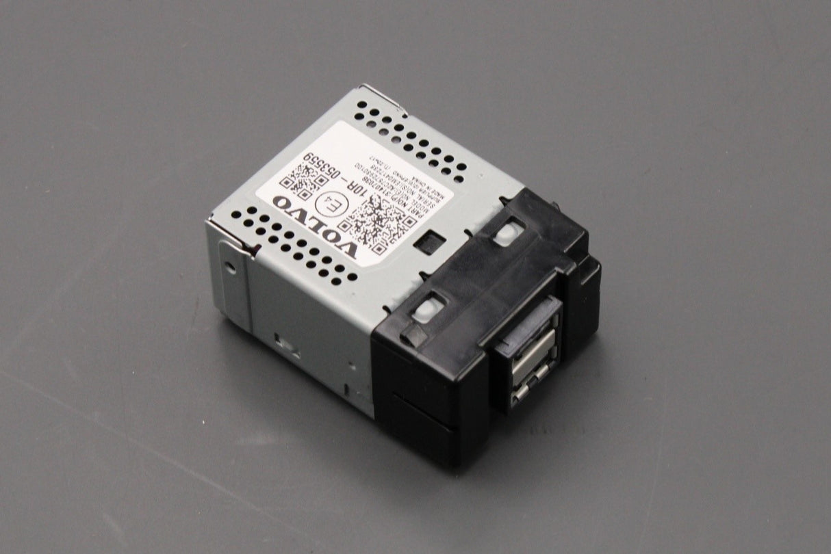 Volvo dual USB port socket interface 31407038