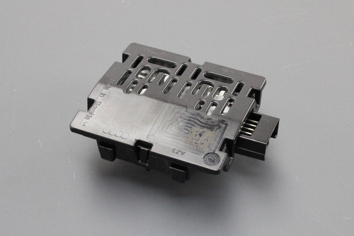 Audi Q7 VW Touareg rear interior roof reading light (right) 4M0947292