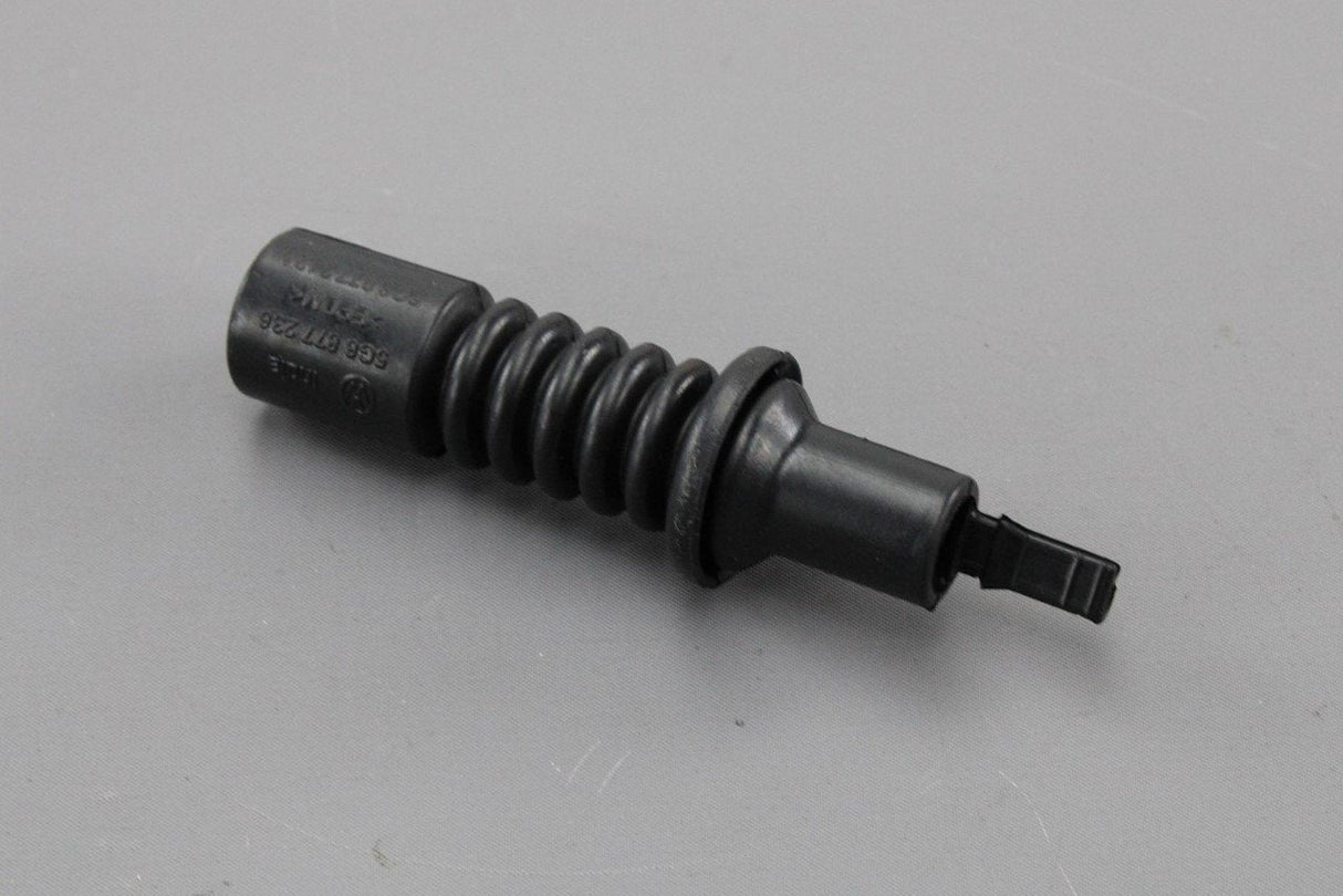 VW Golf Passat Tiguan Skoda SEAT sunroof drain hose valve 5G6877242A