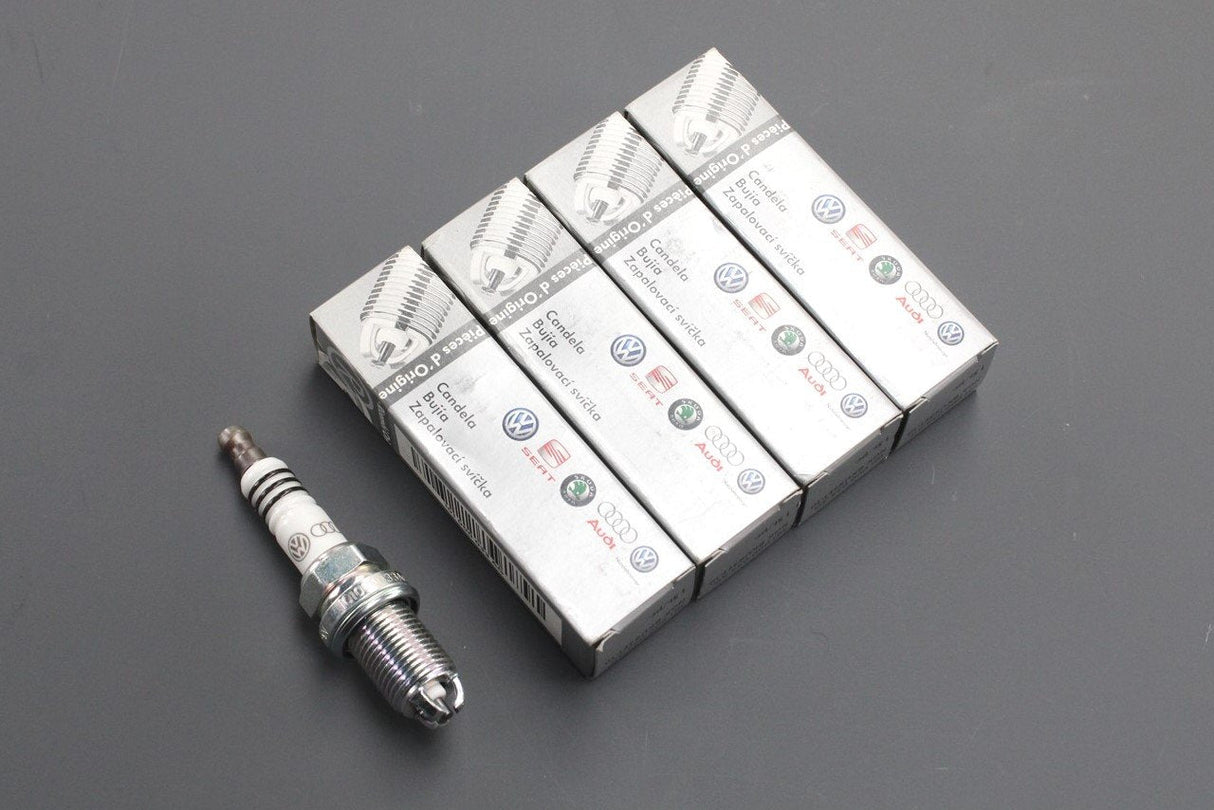 VW Passat B5.1 Audi A4 A6 Skoda Felicia spark plugs (x4) 101000033AG