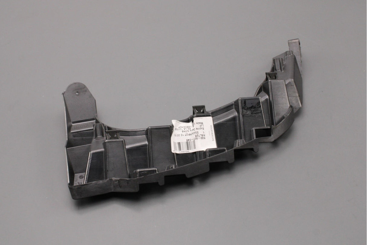 VW Golf Estate Mk7 2014-2017 bumper trim bracket (rear right) 5G9807046