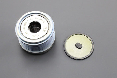 VW Golf MK7 13-17 Tiguan alternator pulley freewheel & cap 04L903219D