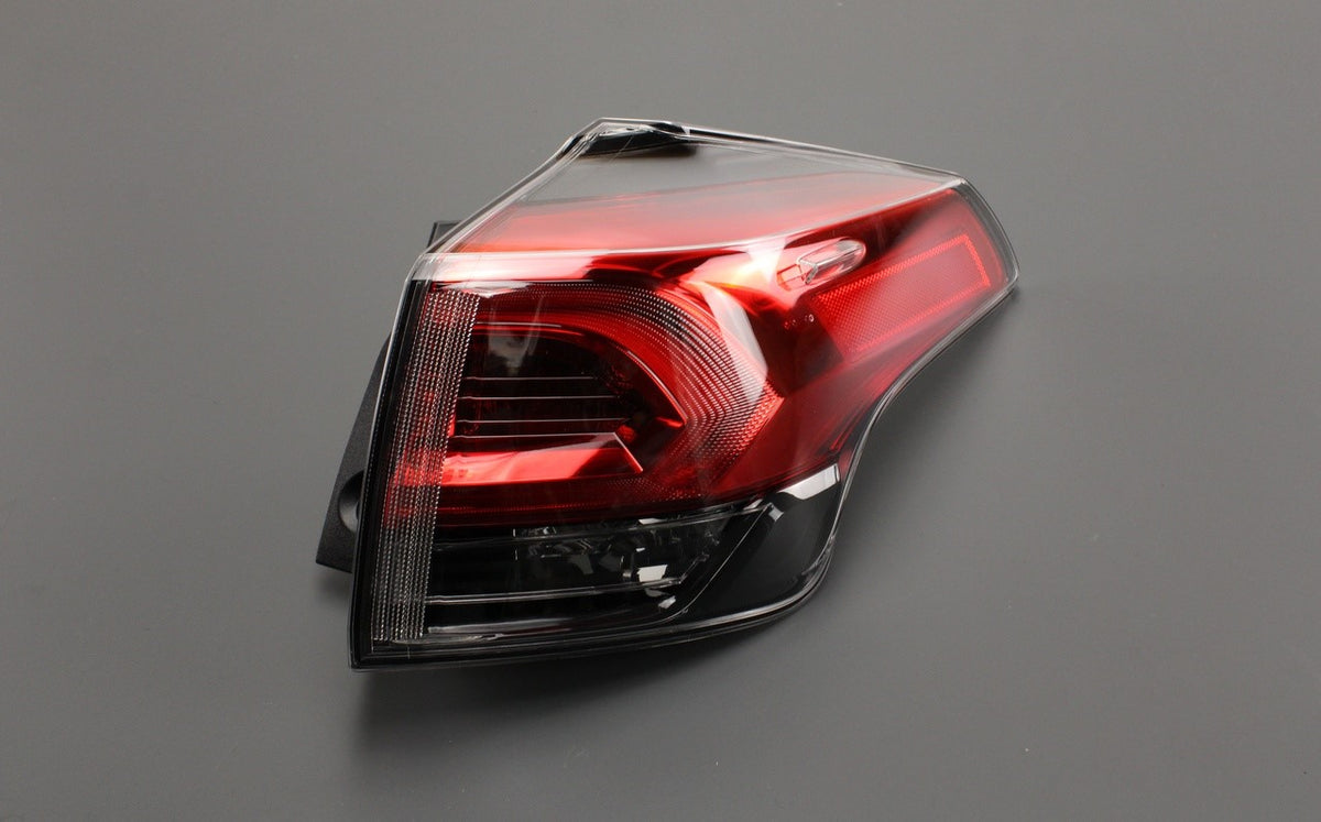 Toyota RAV4 2012-2019 rear tail light (right) 81551-42202, view 1
