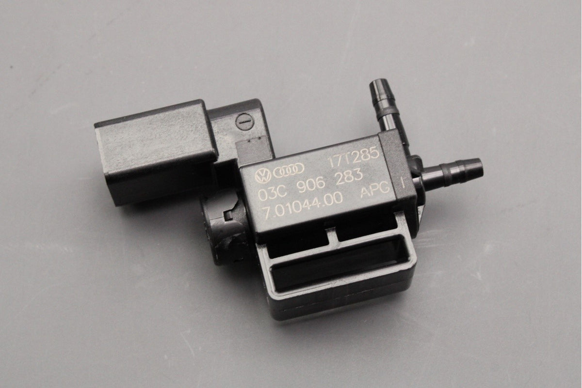 VW Golf MK5 Tiguan Touran 06-11 1.4 TSI boot pressure solenoid 03C906283, view 1