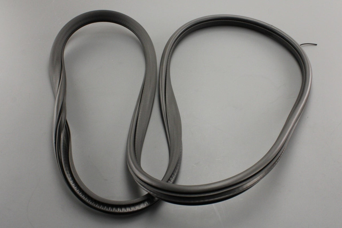 Land Rover Discovery 5 door seal (front) LR113843, view 1