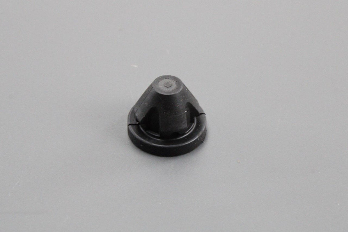 Audi A1 A3 A4 A5 A8 Q3 RS6 RS7 11-on engine cover grommet 07C133588Q