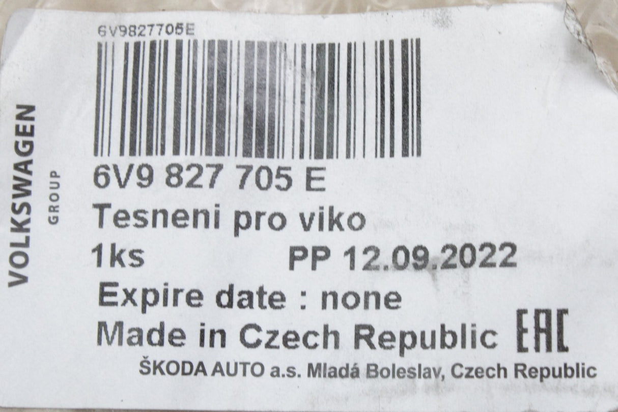 Skoda Fabia Estate 2015-2023 rear boot lid seal 6V9827705E