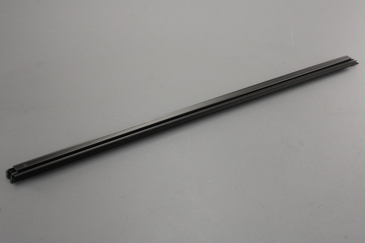 Land Rover Discovery 2017-on door weather strip (front left) LR102566, view 1
