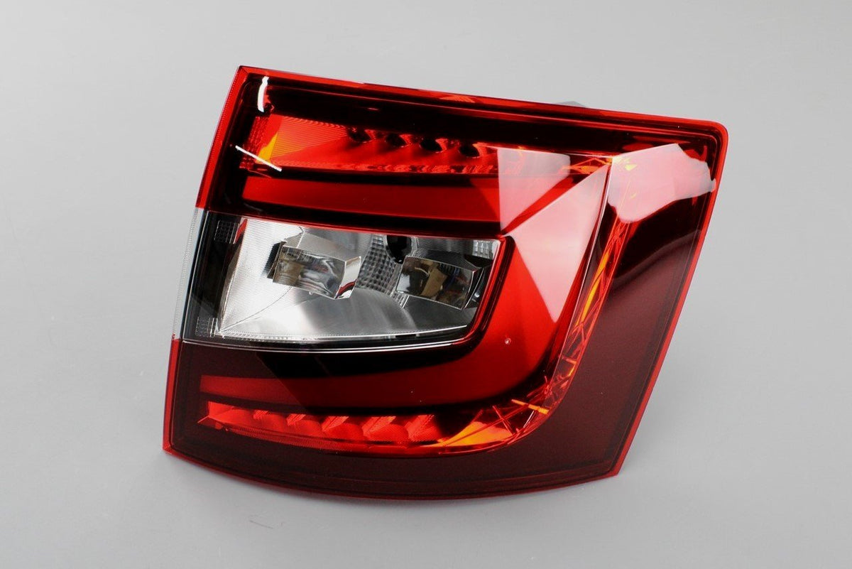 Skoda Octavia 2018-20 Estate rear tail light unit (right) 5E9945712A, view 1
