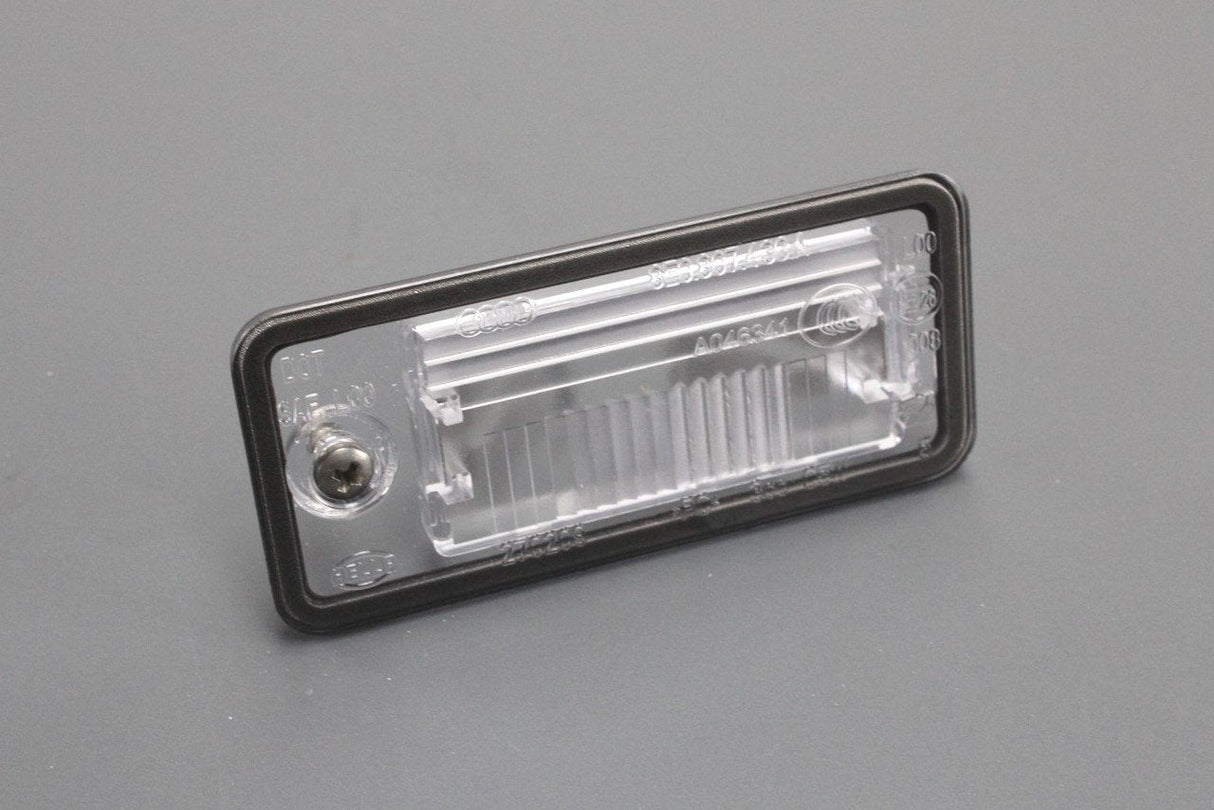 Audi A3 A4 A5 S8 Q7 RS3 RS6 number plate bulb holder (left) 8E0943021B