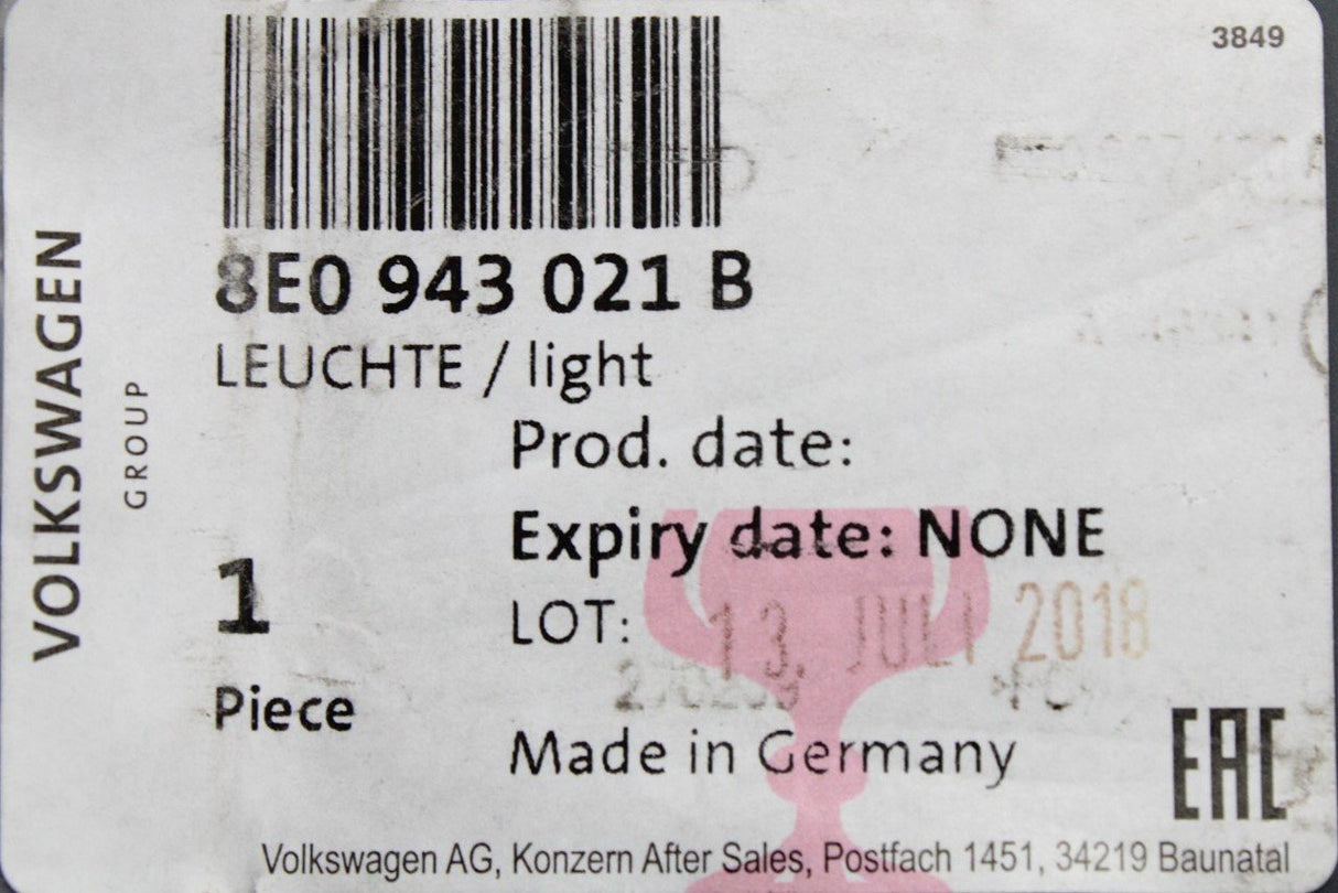 Audi A3 A4 A5 S8 Q7 RS3 RS6 number plate bulb holder (left) 8E0943021B