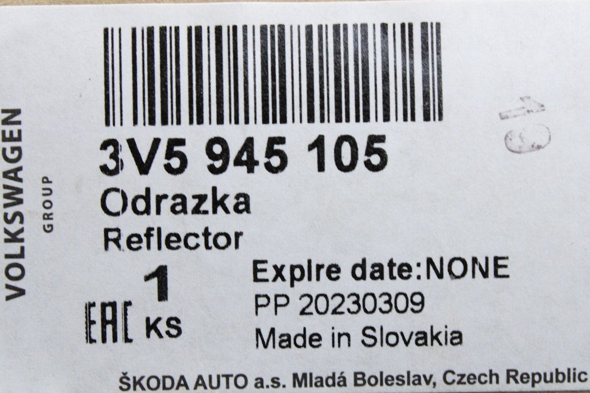 Skoda Superb 2015-on rear bumper reflector (left) 3V5945105