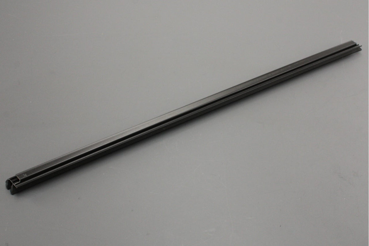 Land Rover Discovery 5 door weatherstrip seal (rear, left) LR102564, view 1