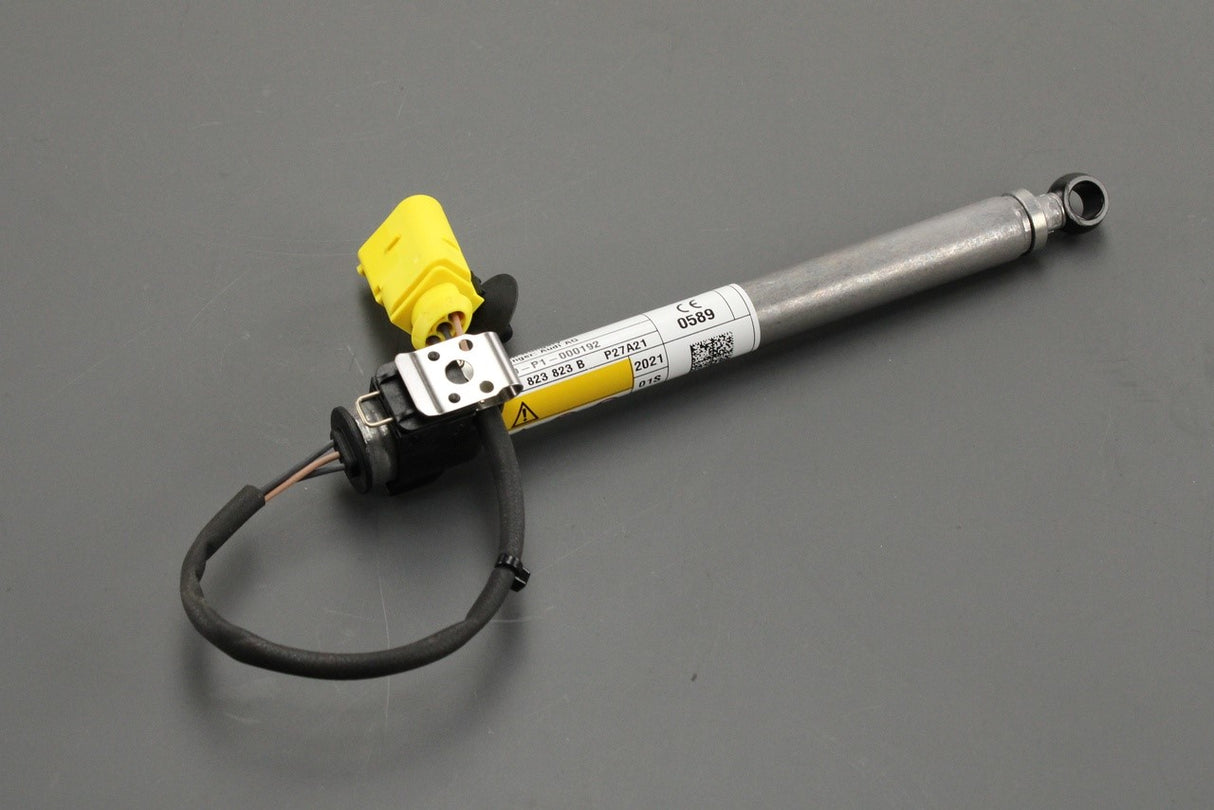 Audi A4 S4 A5 16-on pedestrian protection activator (bonnet) 8W0823823