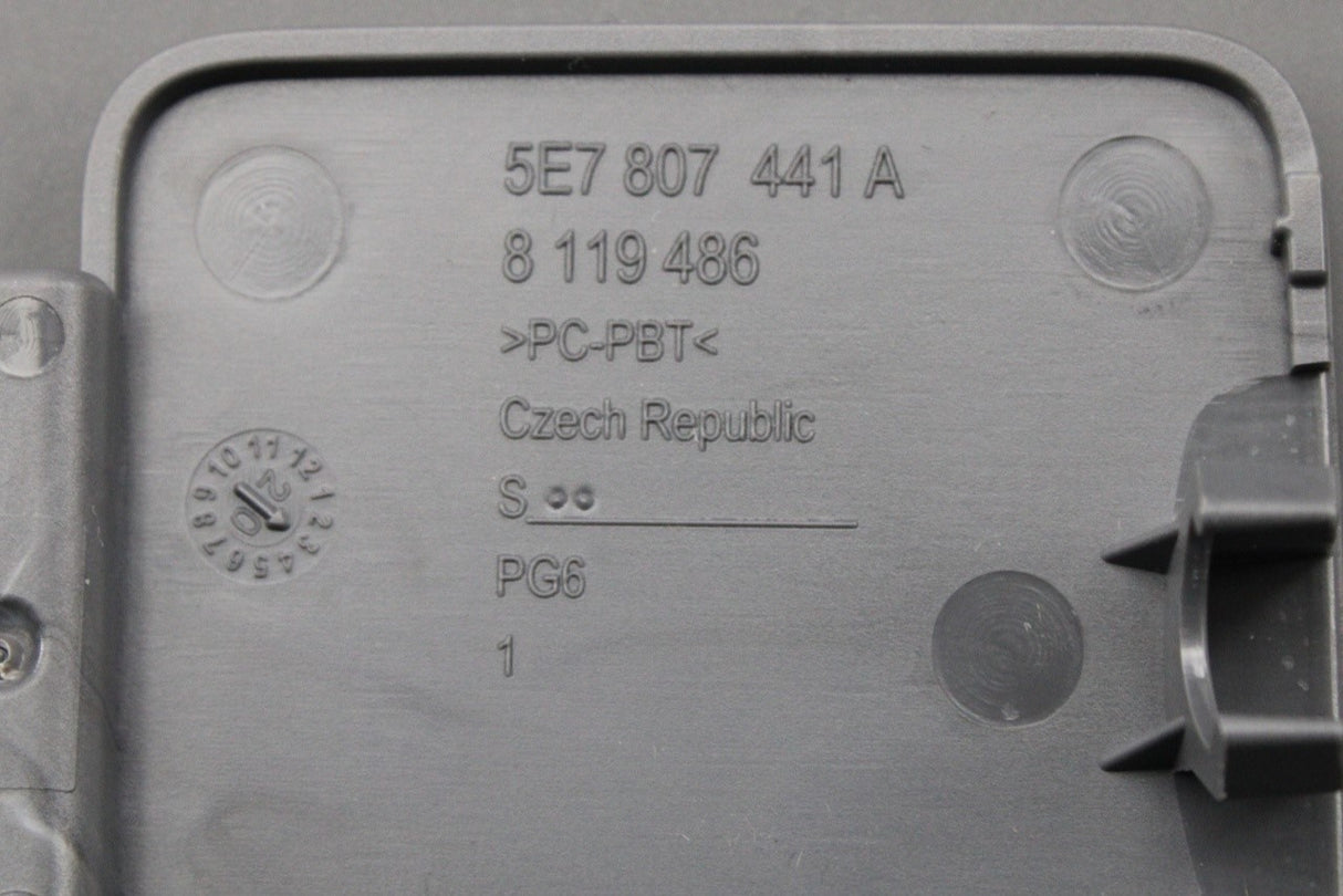 Skoda Octavia VRS 2020-on towing eye cover (rear) 5E7807441A