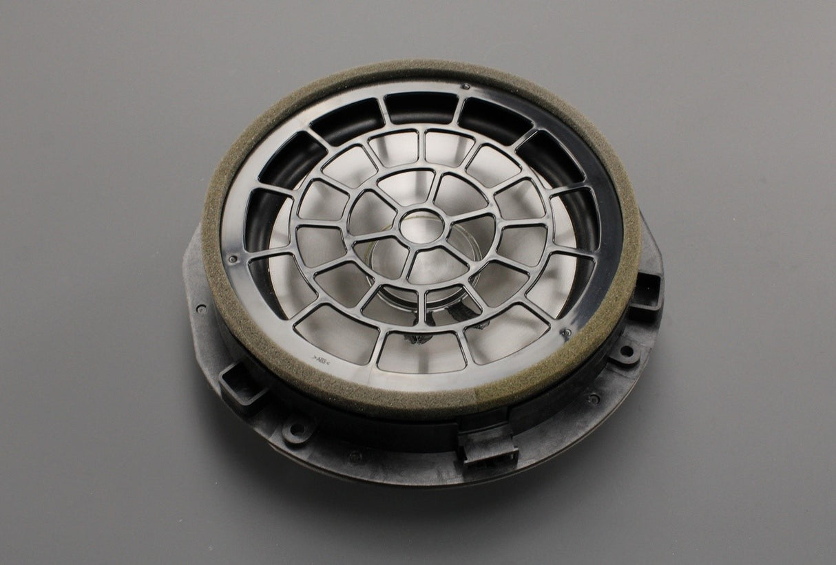 Audi A1 S1 A8 S8 2010-2017 BOSE mid-range bass speaker (door) 8X0035415B