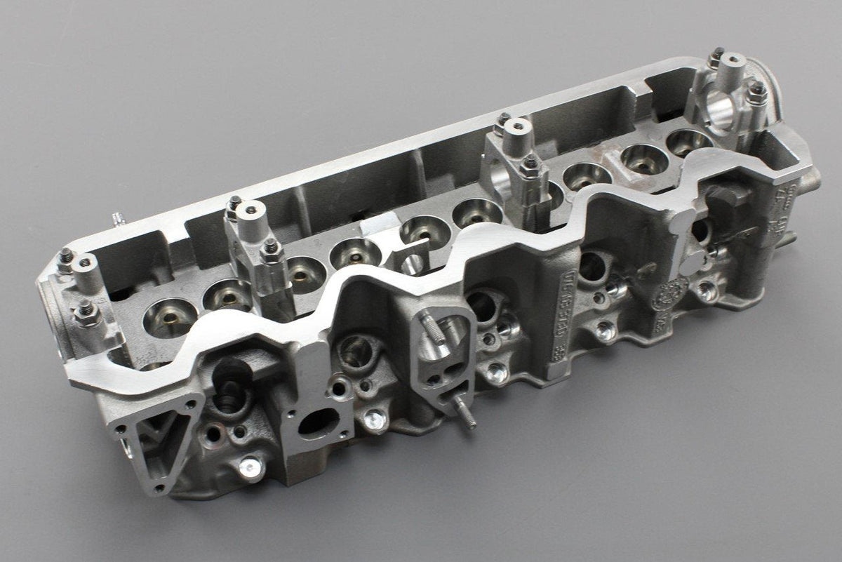VW Transporter T4 1995-2004 2.5 TDI cylinder head 074103351C, view 1