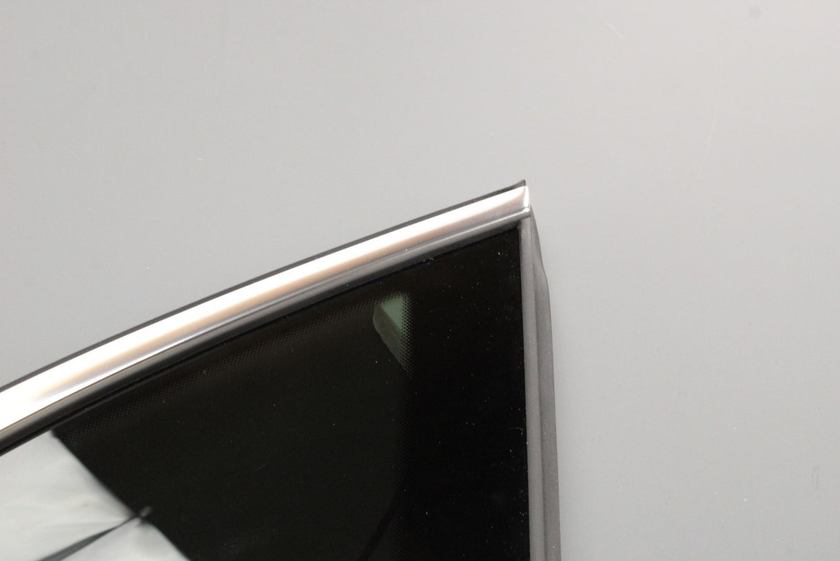Audi A4 Avant 2016-on rear quarter glass window (right) 8W9845298Q NVB