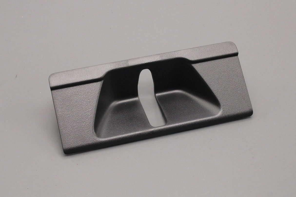 Land Rover Discovery 5 2017-on interior tailgate latch cover LR088769