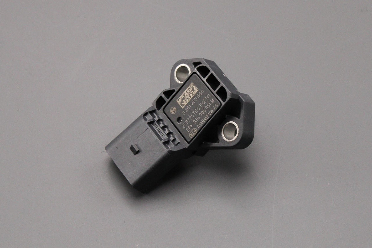 VW Audi Skoda SEAT intercooler intake pressure sensor 03G906051M, view 1
