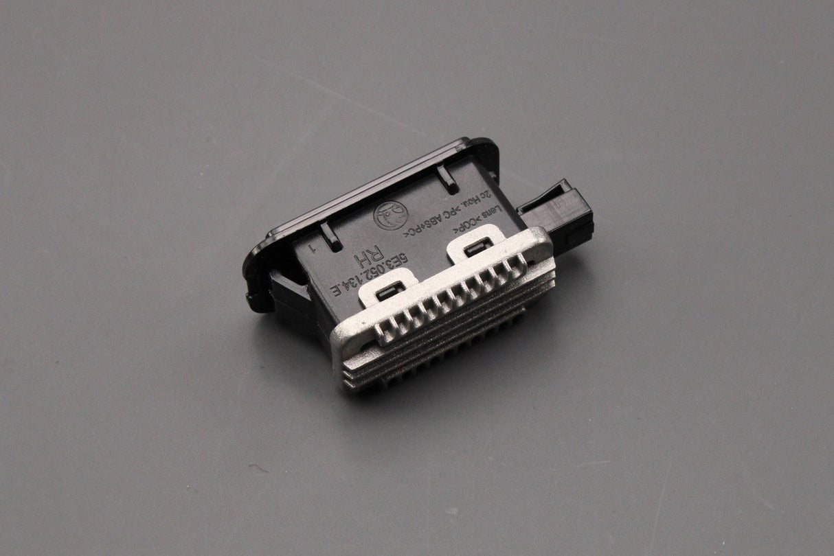 Skoda Kodaiq Octavia Superb 'Skoda' door puddle light (right) 5E3052134E