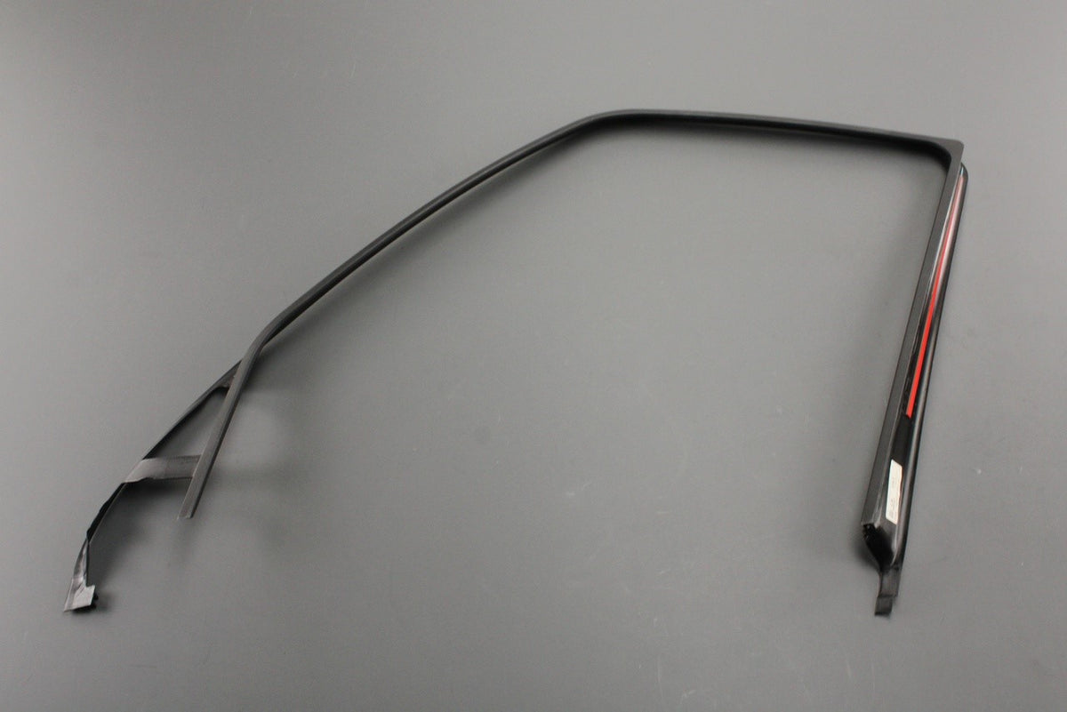 Land Rover Discovery 10-16 door window frame trim (front left) LR019150, view 1