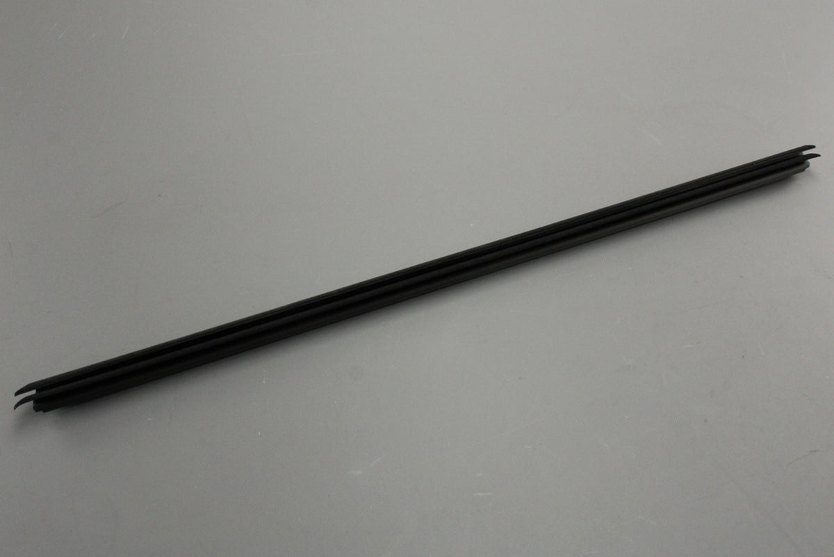 Range Rover Evoque 2012-18 door seal weather strip (inner left) LR092055, view 1