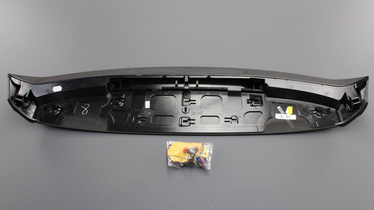 VW T-Roc 2018-on tailgate/rear boot lid spoiler 2GA827936 GRU