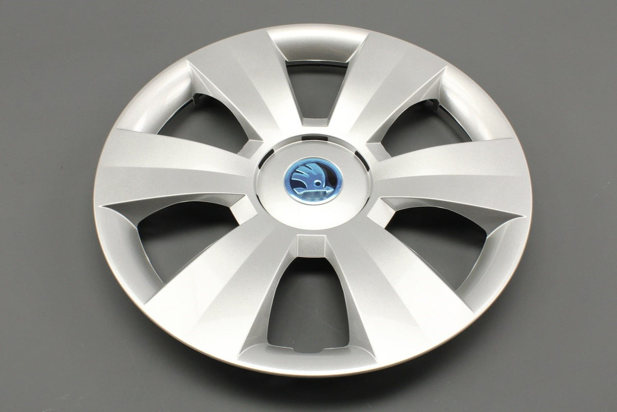 Skoda Fabia 2015-23 Rapid 13-22 15" wheel trim ring (x1) 6V0601147C Z31, view 1