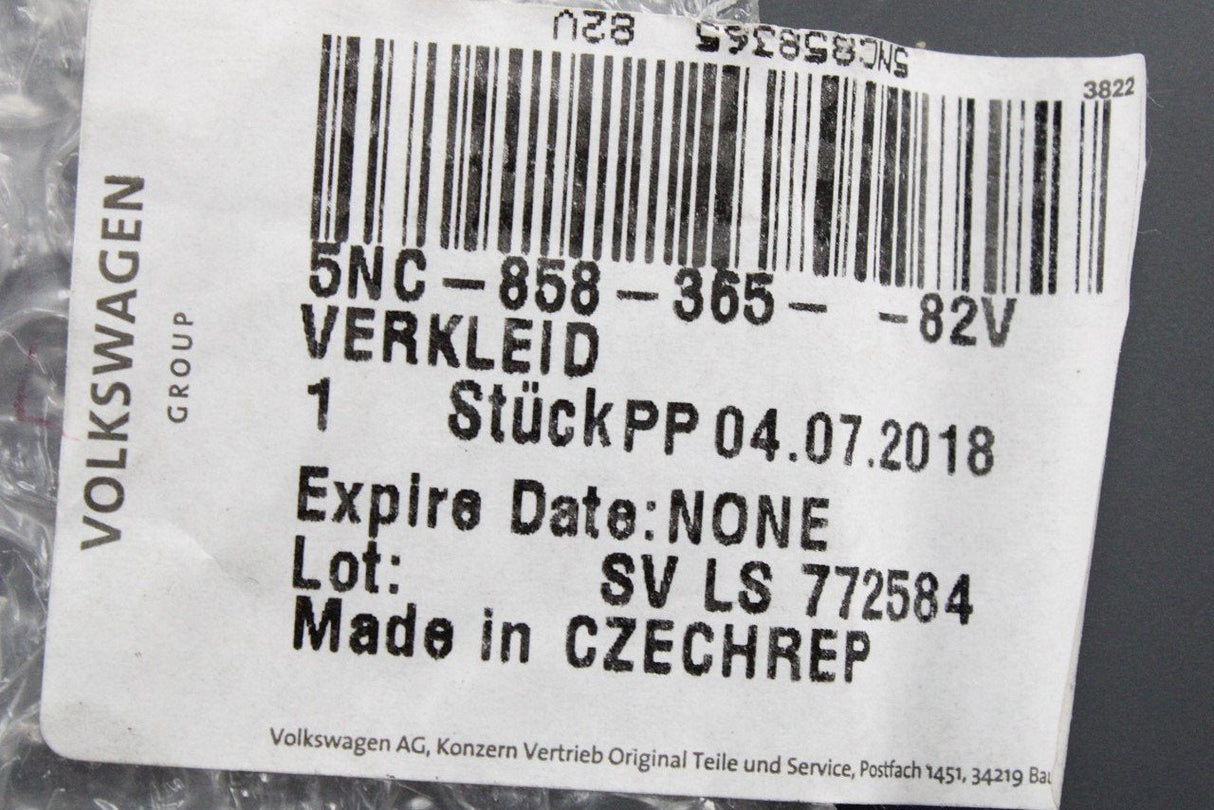 VW Tiguan 16-on SEAT Tarraco lower dashboard trim (right) 5NC858365 82V