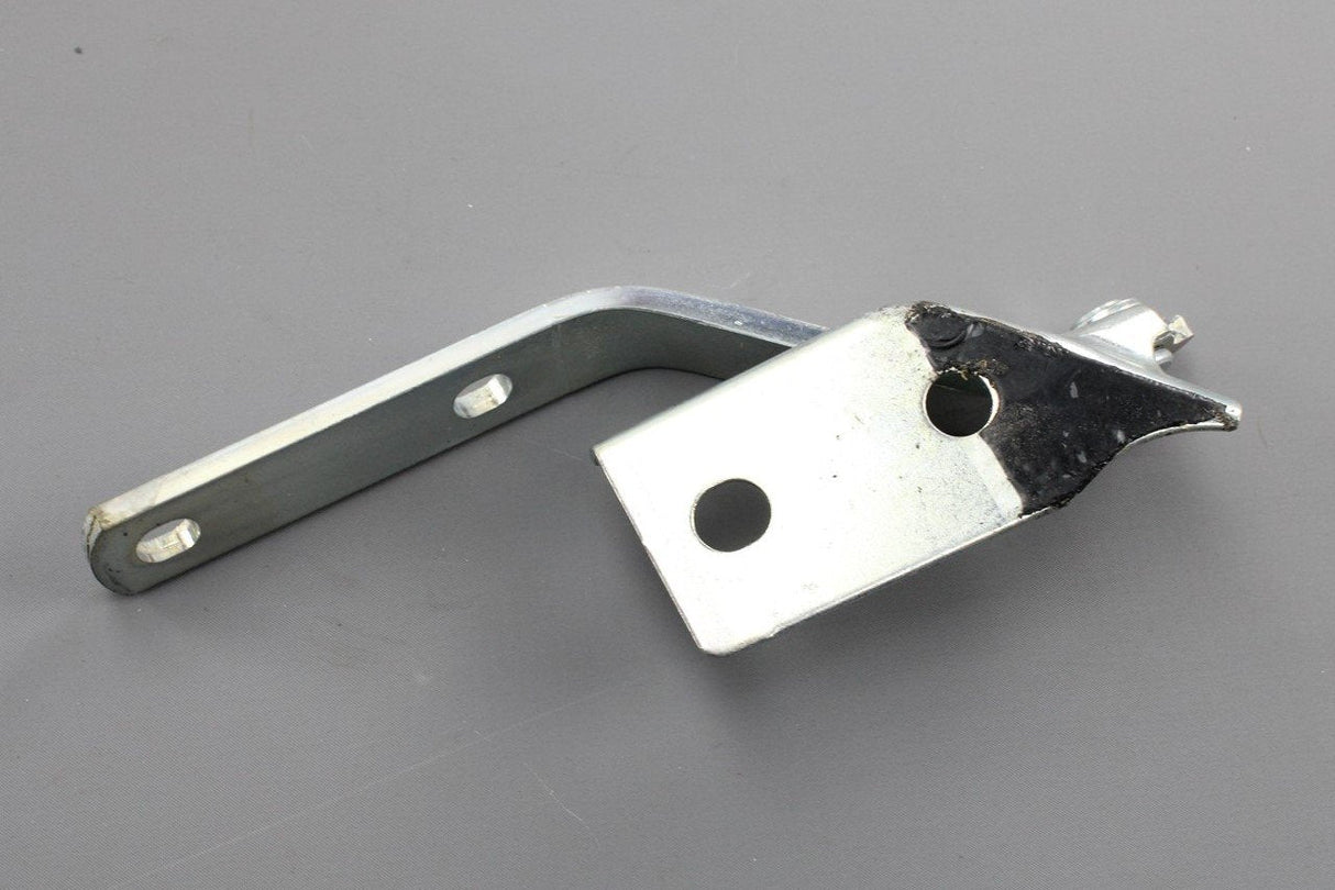 VW Polo 6N/2 1995-2000 bonnet hinge (right) 6N0823302