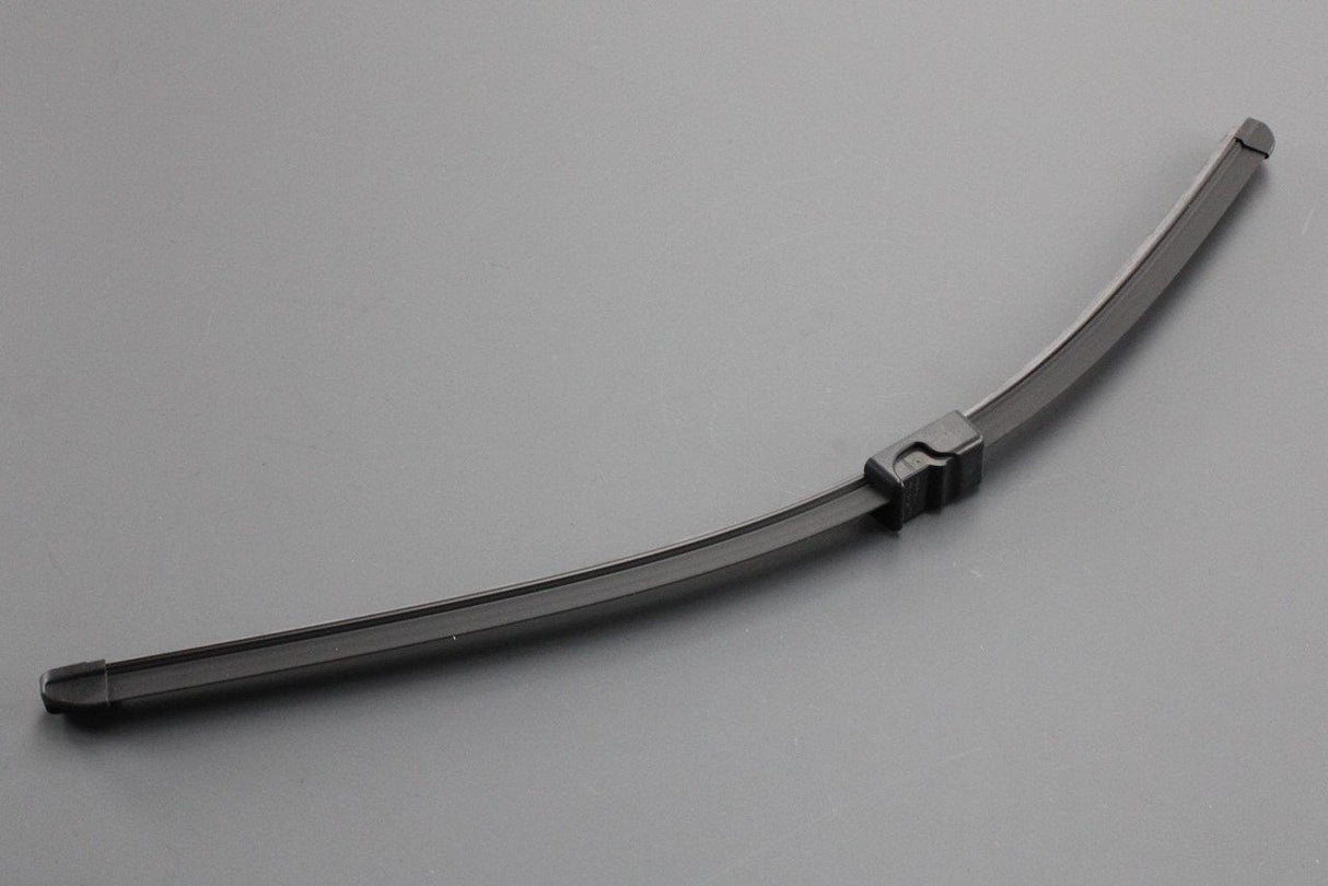 VW Passat B5 00-05 Skoda Superb 02-08 RHD wiper blade (left) 3B2955425E