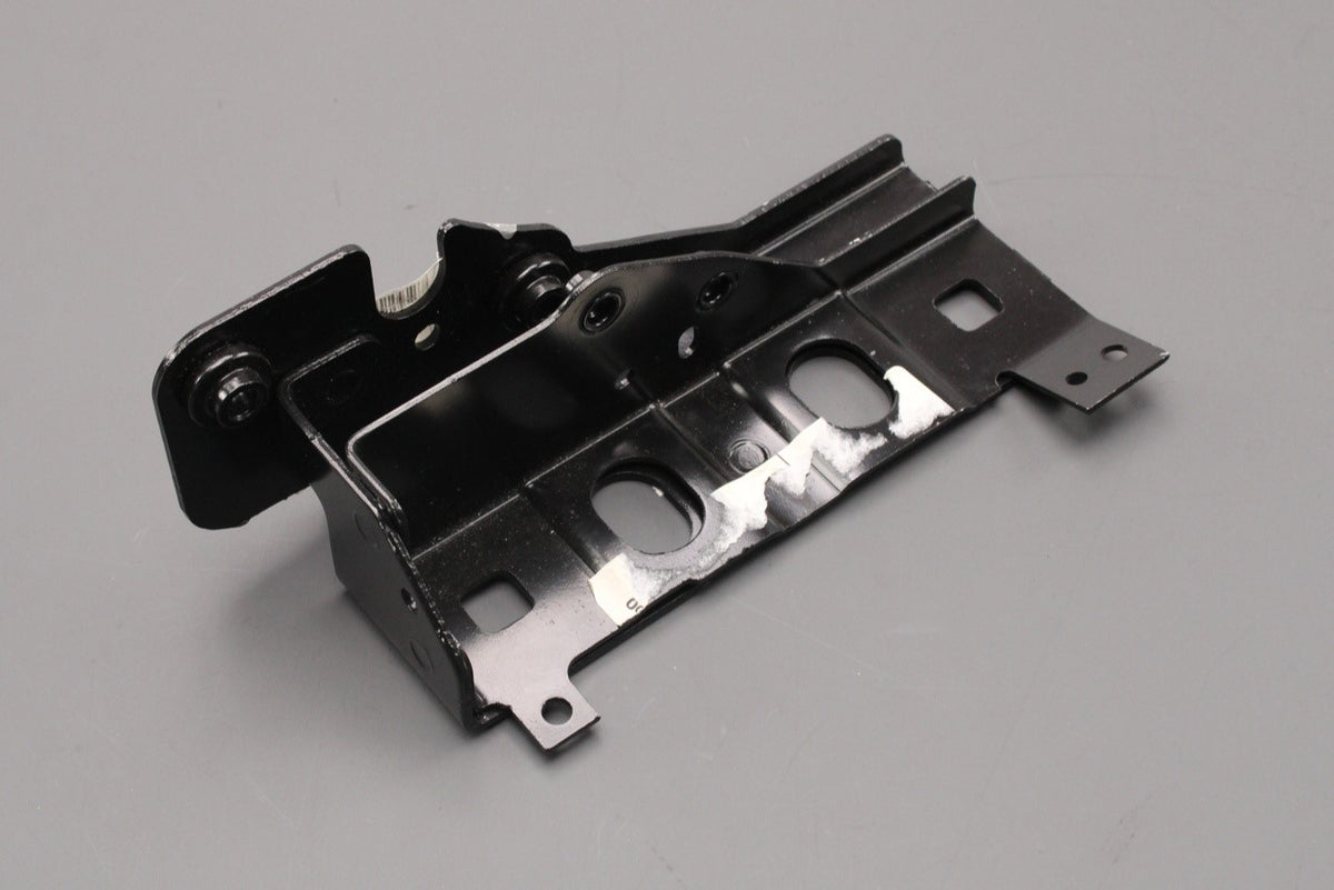 Land Rover Discovery 4 2010-16 front slam panel bracket (right) LR054811, view 1