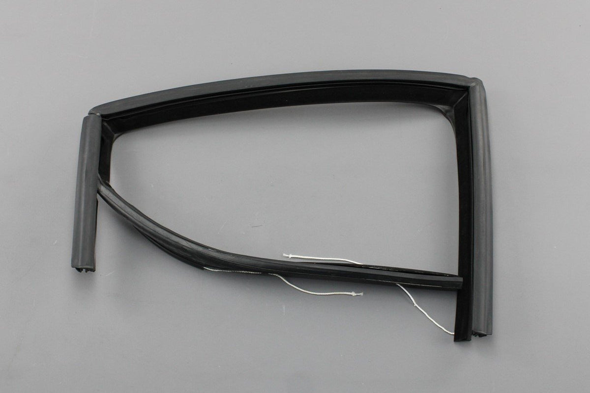 SEAT Ibiza 6J 2013-2017 rear door window seal (right outer) 6J4839432F, view 1