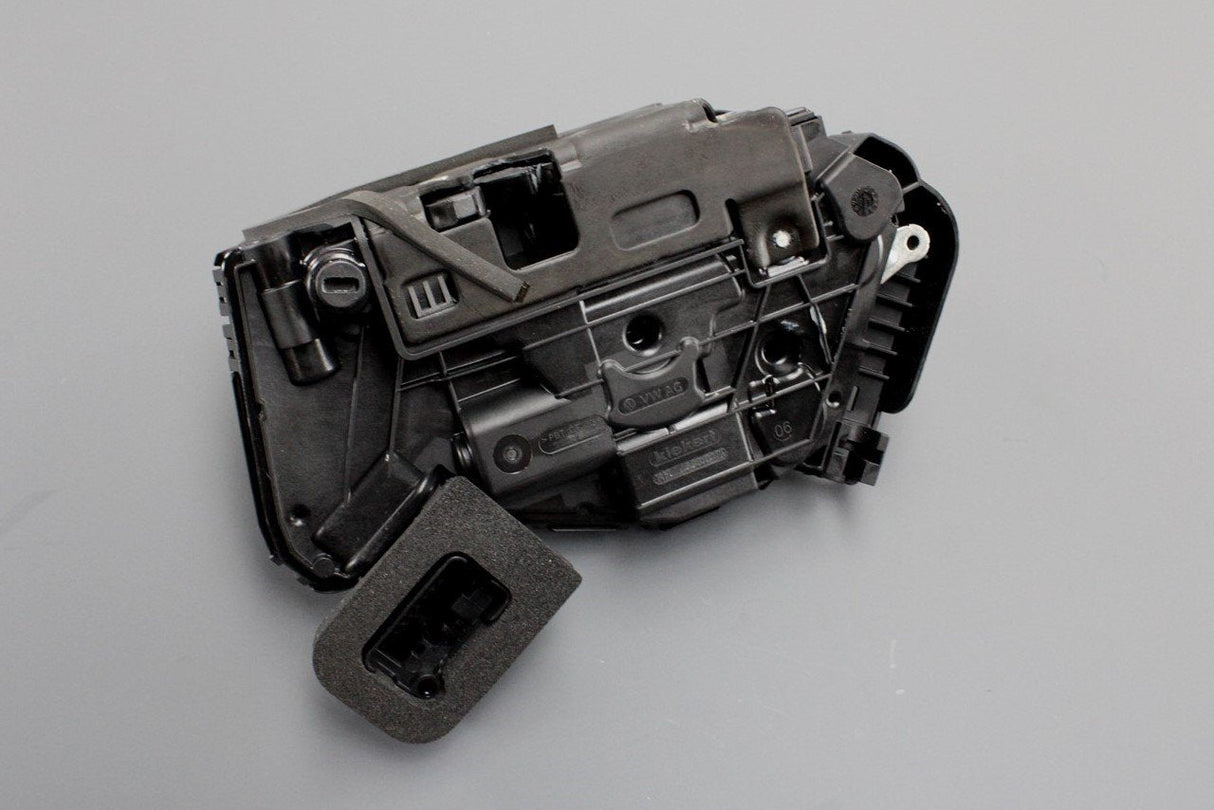 VW Audi Skoda SEAT door lock mechanism (rear right) 5TA839016K