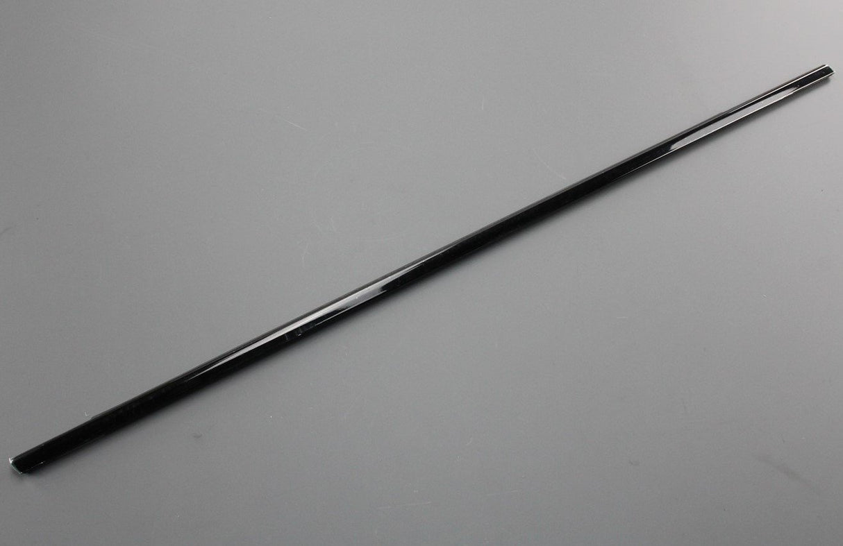 Volvo V40 Cross Country front door window trim strip (right) 31662590