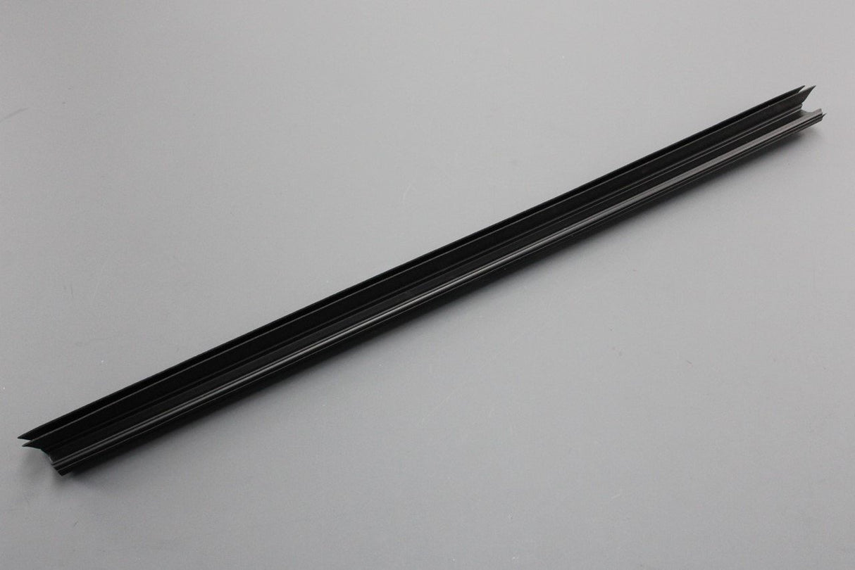 Volvo V40 rear door window weatherstrip (right) 31278548
