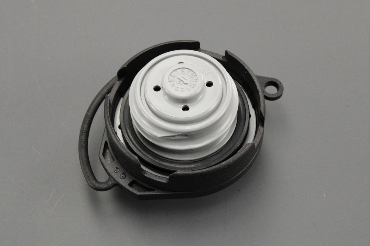 VW Golf MK5 MK6 Touran Audi A3 diesel fuel tank screw cap 5C0201550AB