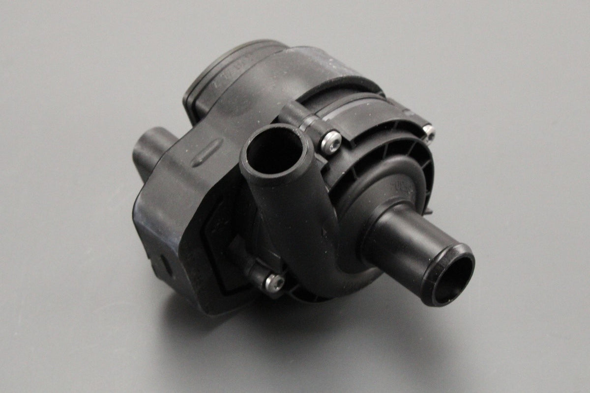 VW Crafter 2006-11 2.5 TDI additional coolant pump 2E0965559, view 1