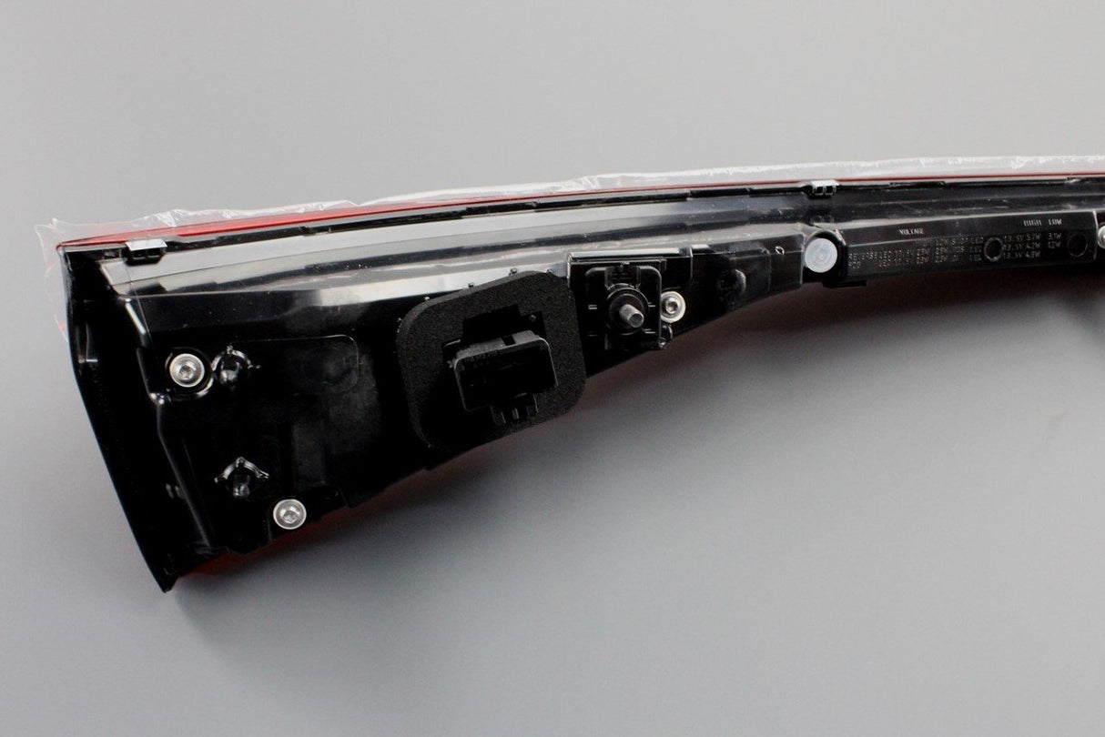 SEAT Leon 2020-on centre rear LED tail light bar 5FA945093B