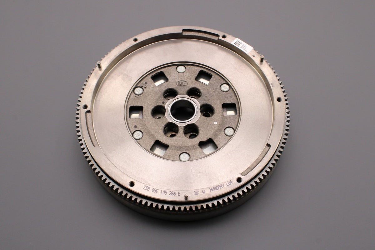 VW Caddy Audi Q3 Skoda 2017-on dual mass flywheel (6-speed) 05E105266E, view 1