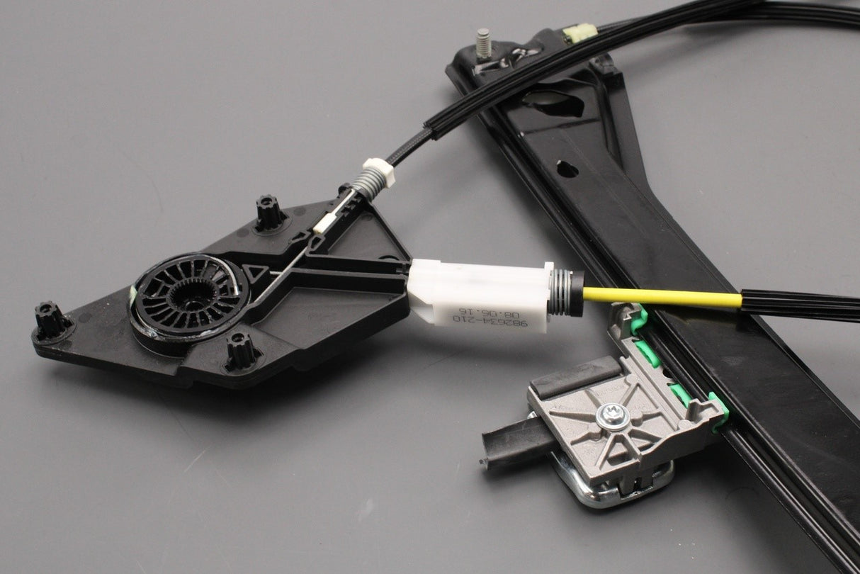 Audi TT TTS TTRS 2015-2024 window regulator (right) 8S0837462