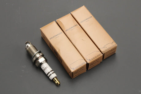 VW Polo Skoda Fabia Roomster SEAT Ibiza 1.2 spark plugs (x3) 101905601B