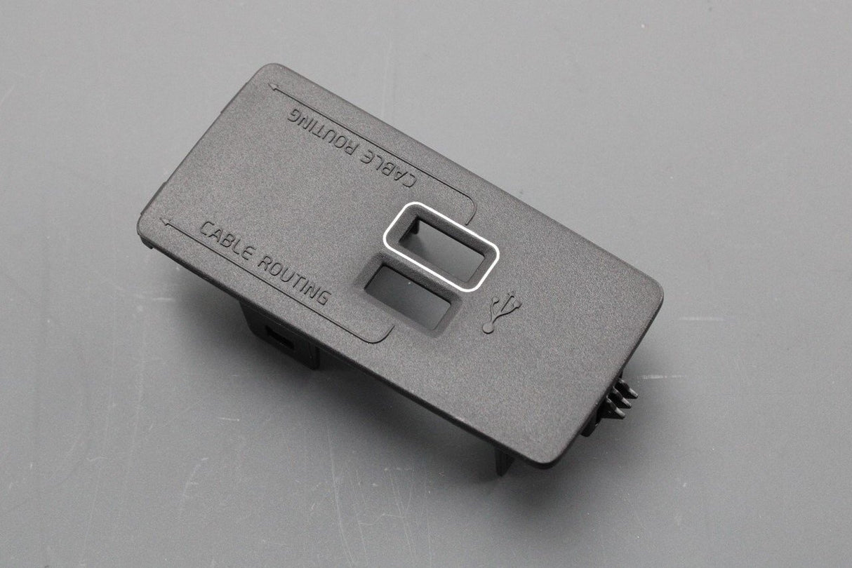 Volvo XC90 XC60 S60 centre console USB socket panel 31448220