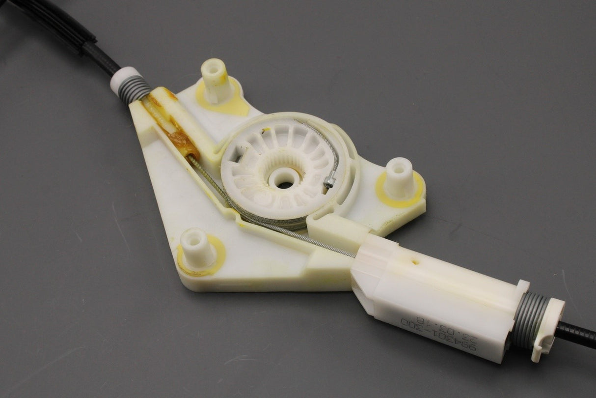 Audi A4 S4 RS4 Cabriolet B6 B7 03-09 window regulator (right) 8H0837462A