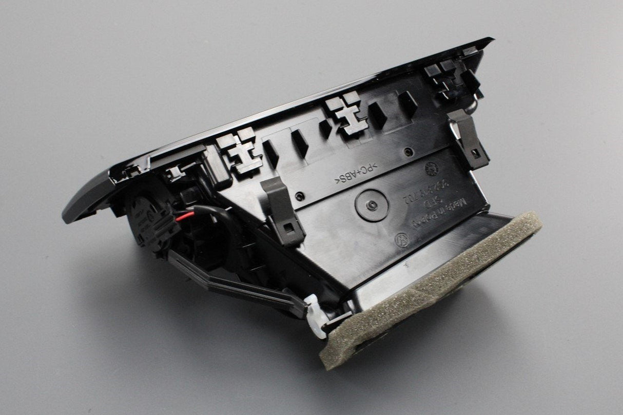 VW Passat B8 15-on interior dash air vent RHD (right) 3G2819702E GVK