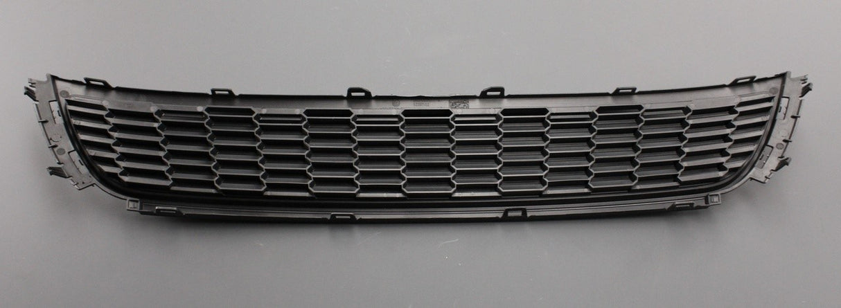 VW Polo 6R 2009-14 front bumper centre grille (lower) 6R0853677A 9B9