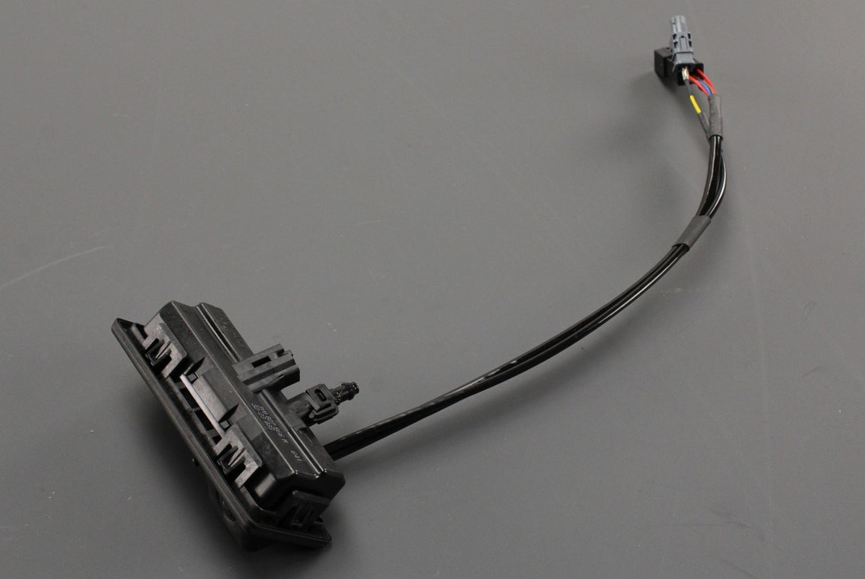 Audi A4 S4 RS4 B9 Avant rear boot lid handle reversing camera 3V0827566M
