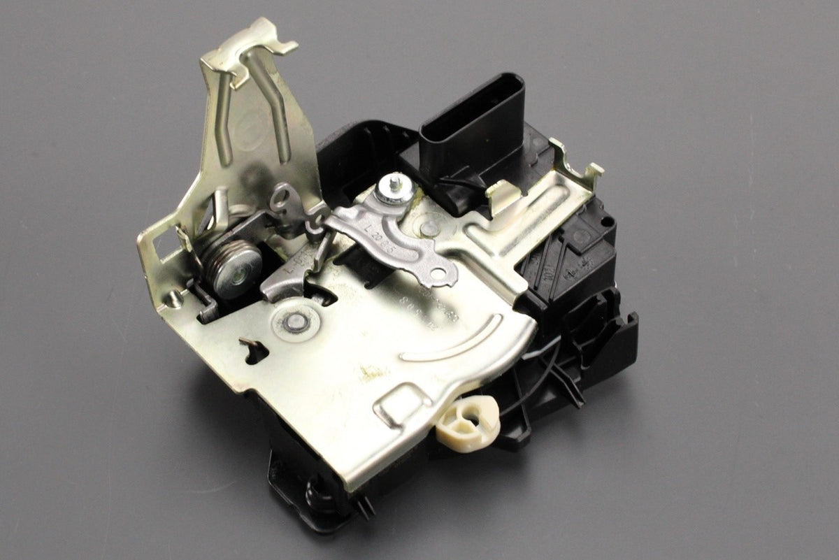 Land Rover Defender Discovery Evoque 12-on LHD door lock latch LR070438, view 1