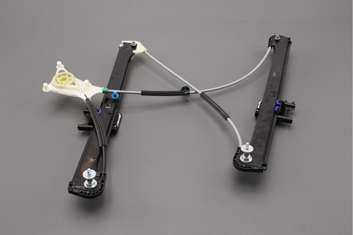 Audi A3 Saloon 2013-2021 window regulator (front right) 8V4837462